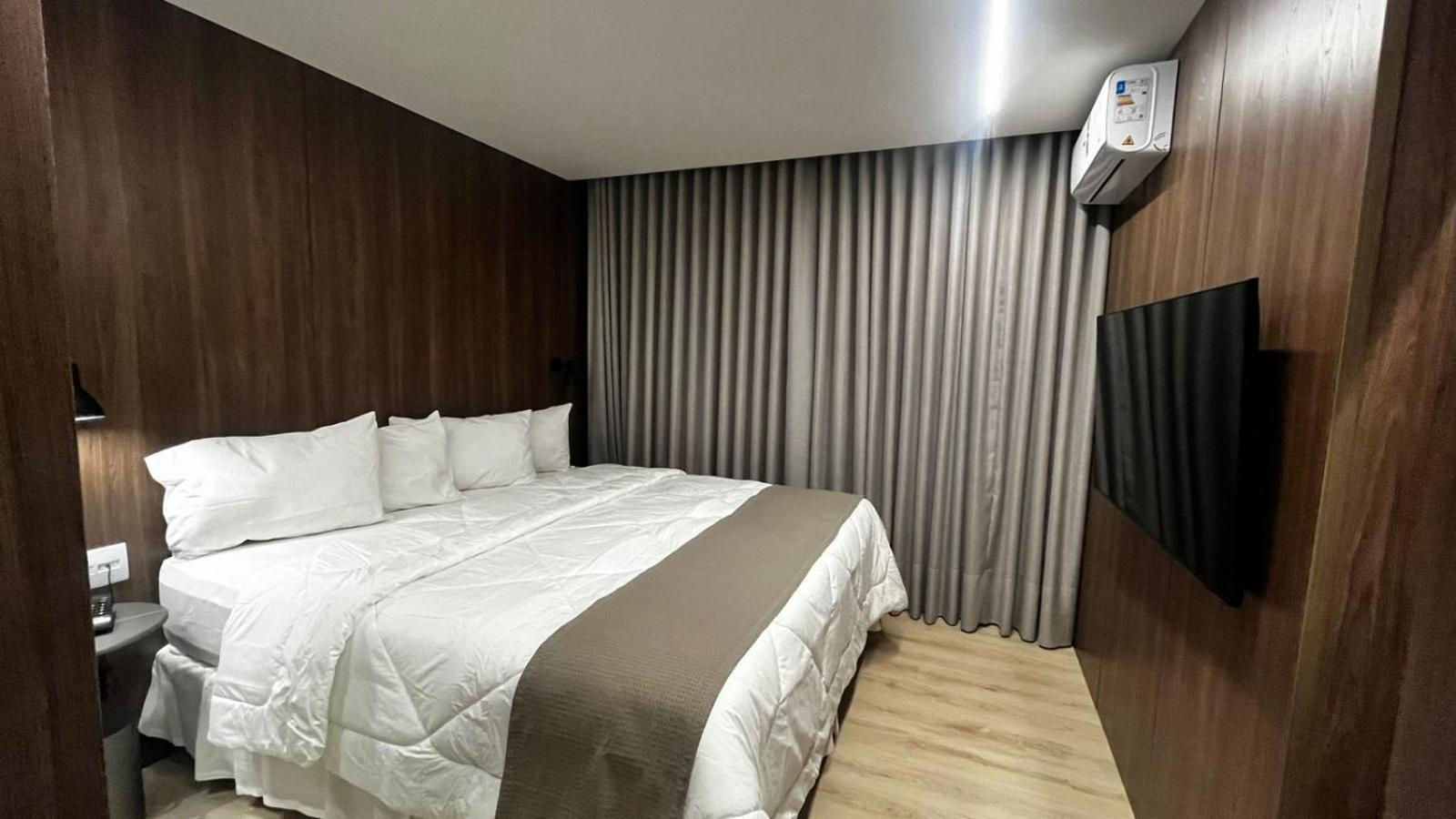Executive Suite,1666691342:JPEG